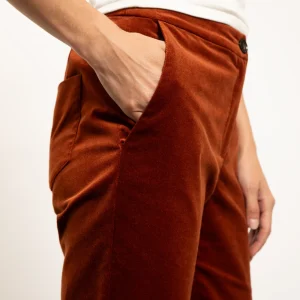 PANTALON FITTÉ EN VELOURS ECUREUIL